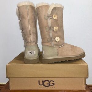 UGG Bailey Button Triplet Sand Big Kids Size 3